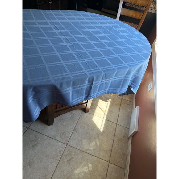 Blue Rectangle Tablecloth and 8 Cloth Napkins 98x60 Approx - Picture 5 of 6
